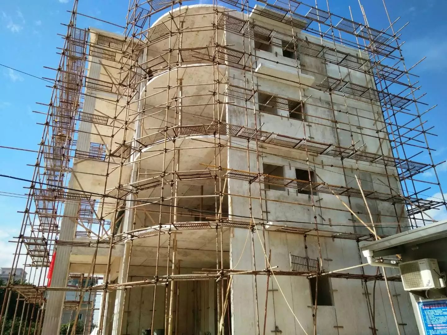 和顺星河绿色环保装配式建材在福建修建的五层别墅建筑